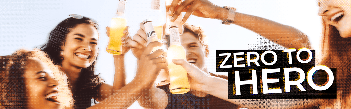 Moodbild mit vier feiernden Menschen und dem Text "Zero to Hero"