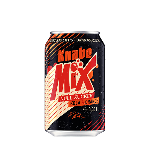 Getränkedose mit der Aufschrift 'Knabe Mix Null Zucker Kola & Orange' auf schwarzem Hintergrund mit roten und cremefarbenen Streifen