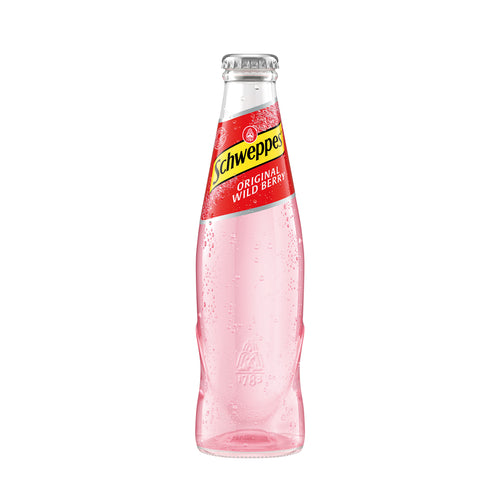 Schlanke Glasflasche mit rosa kohlensäurehaltigem Getränk und gelb-rotem Schweppes-Label